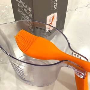 NWT Outset Basting Cup and Brush